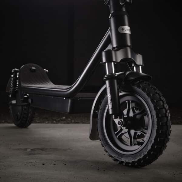 pure-electric-air5-pro-plus-suspension-zwart-voorwiel