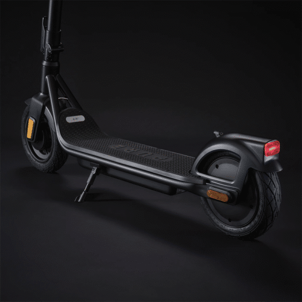 pure-electric-air5-zwart-achterlicht