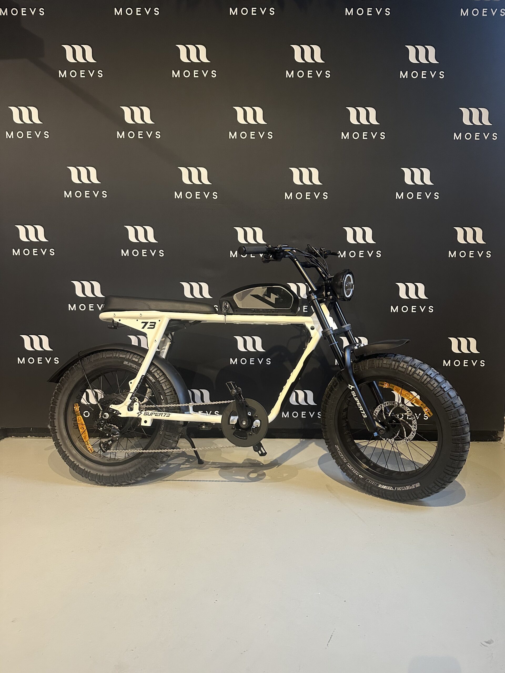 SUPER73-S2 Bone White Showmodel