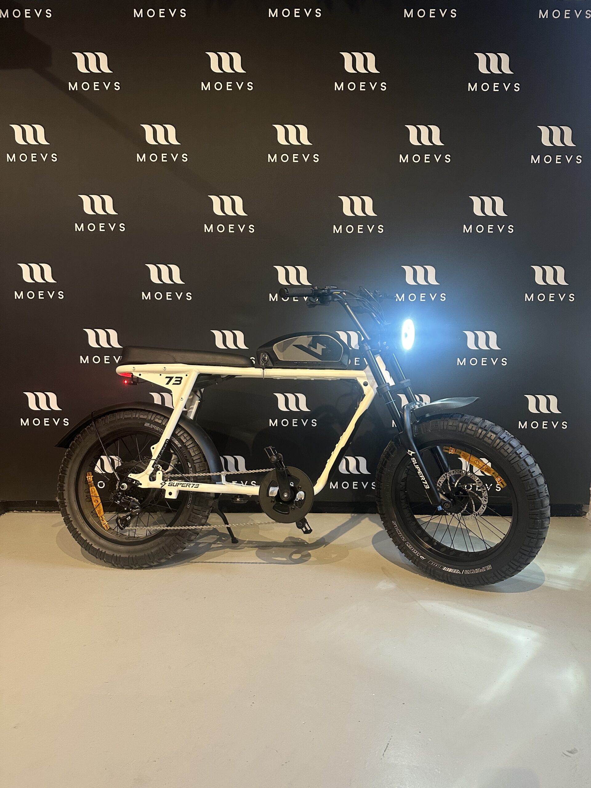 SUPER73-S2 Bone White Showmodel - Afbeelding 2